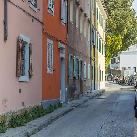 Lejlighed Moderno, Con Spazio Esterno Privato