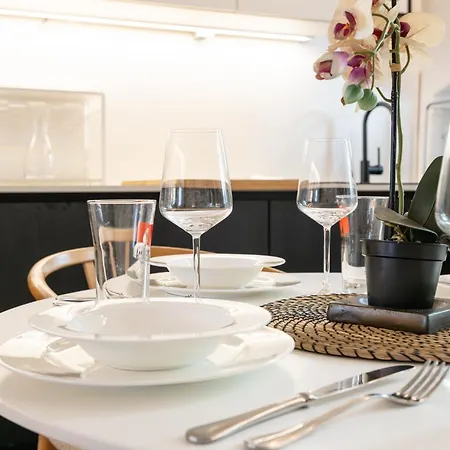 Moderno, Con Spazio Esterno Privato Daire *